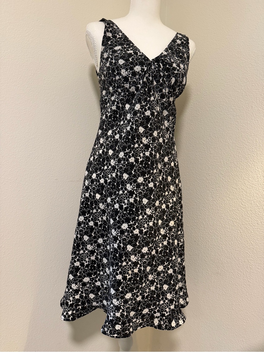 Express Black & White Floral V-Neck Midi Dress Y2K 1990s Zip Side 7/8 Great Cond